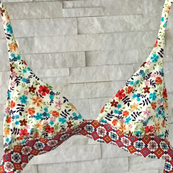*SOLD* VICTORIAS SECRET BIKINI TOP SIZE MEDIUM - Picture 2 of 8